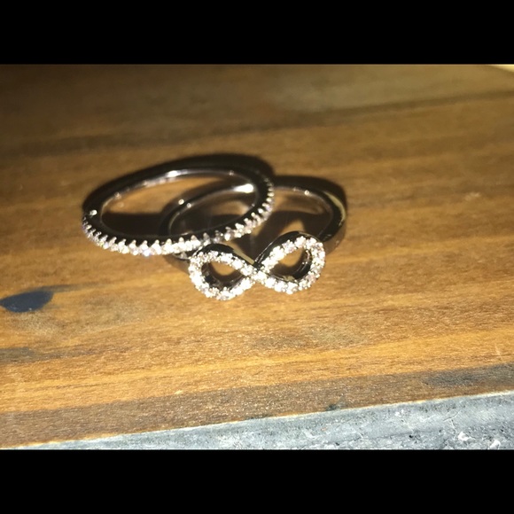 Size 7 engagement set lots of sparkle - Picture 9 of 11